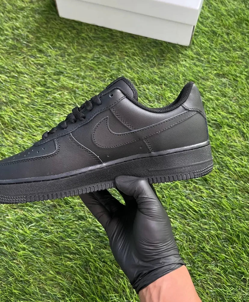 NIKE AIR FORCE ONE BLACK